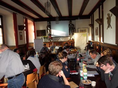 Große Runde im Rittersaal